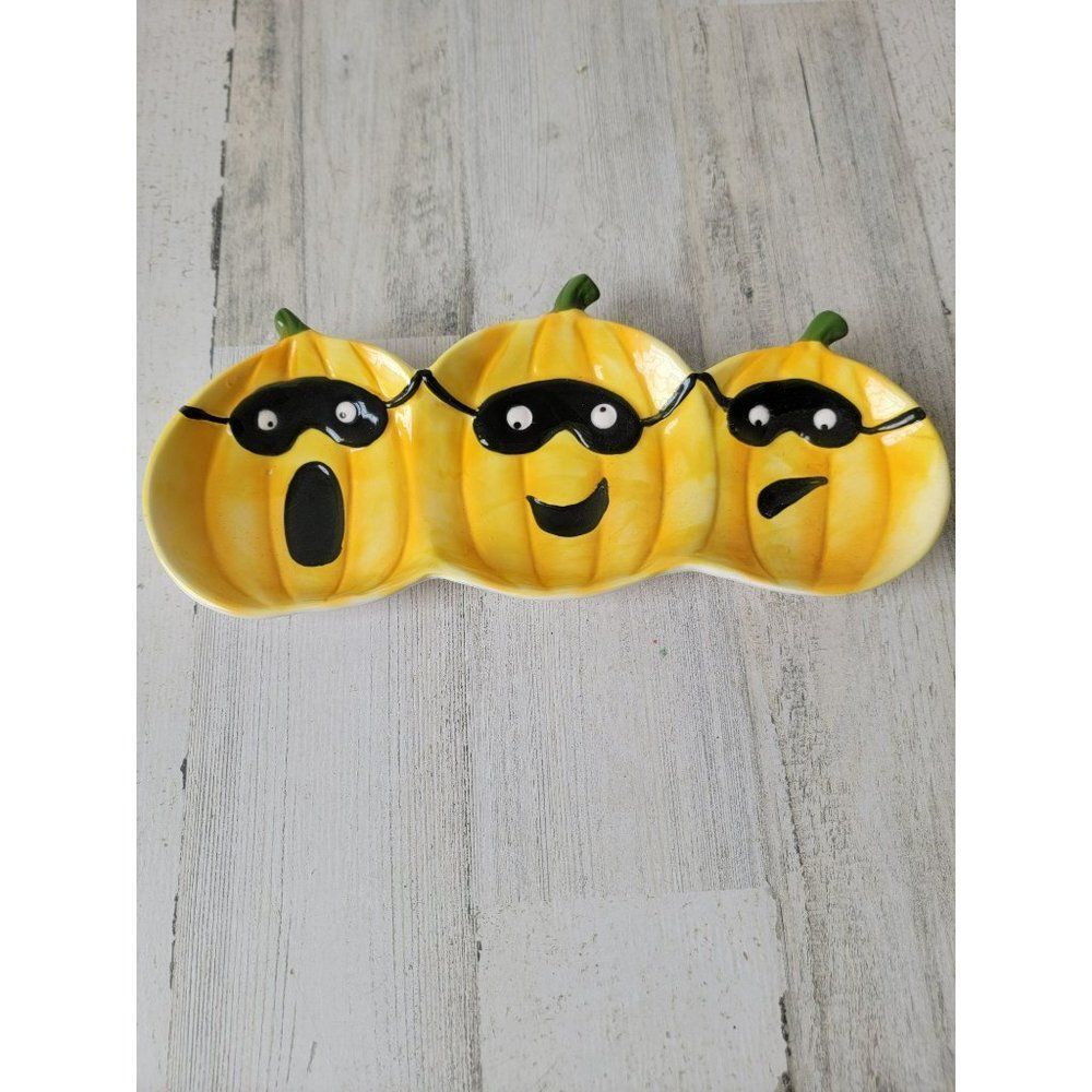 Young's Inc masked pumpkin plate Halloween home decor